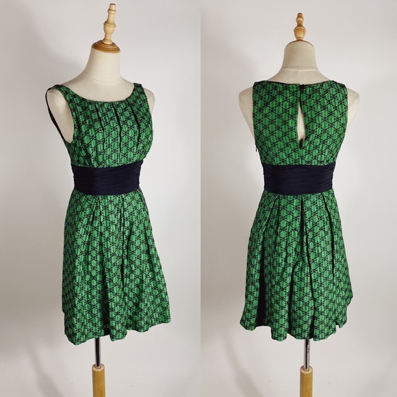 Anthropologie Dresses & Skirts - TRACY REESE Silk Blend Holiday Green Retro Embroidered Dress Womens Size 2